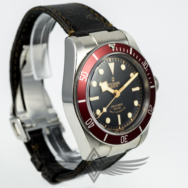 Tudor Black Bay Heritage Burgundy Red Bezel Leather Strap 41mm Burgundy Red Bezel Automatic Dive Watch 79220R